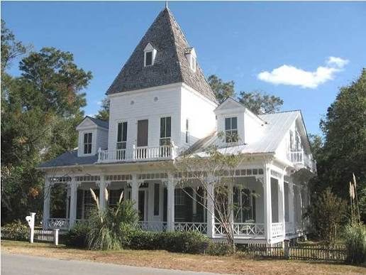 Historic Victorian home in Milton, Florida, served by Breeze Pest Control